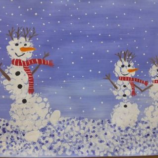 "Семья снеговиков на прогулке"