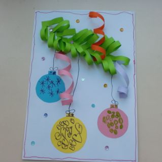 Елочка веткой зеленой махнет