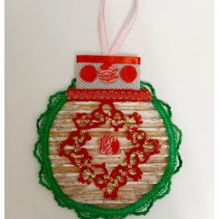 Елочный шар из картона и текстиля