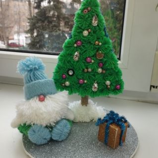 "Под ёлочкой нарядной..."