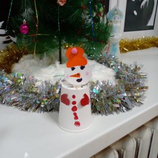 Весёлый снеговик