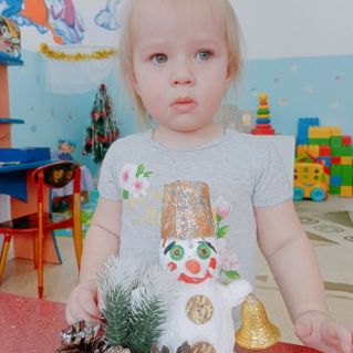 Веселый снеговик