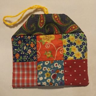 Лоскутная ёлочная игрушка "Домик"