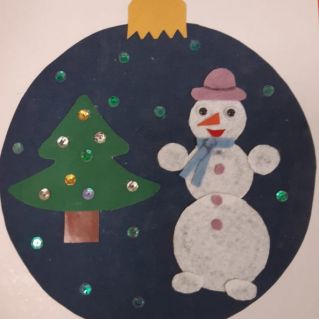 Аппликация : " Снеговик"