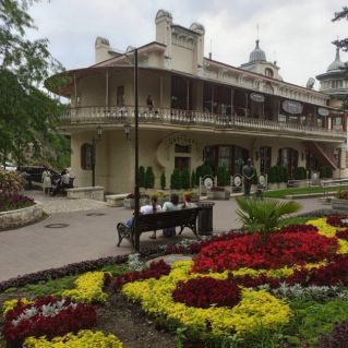 Путешествие в парк " Цветник"