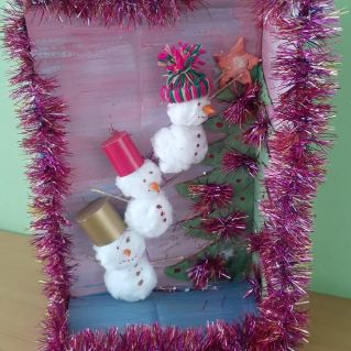 Снеговики и ёлка