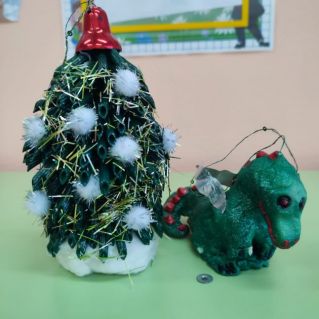 Дракоша под ёлочкой