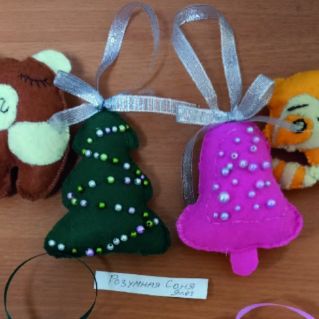 Новогодние игрушки.