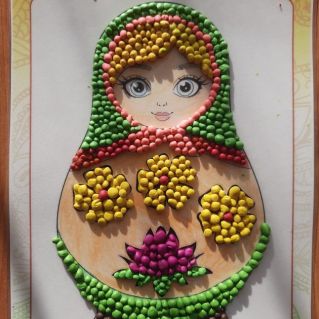Любят матрешки разноцветные одежки! (пластилинография)