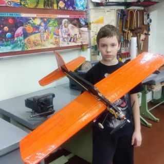 Кордовая учебно-тренировочная модель самолета