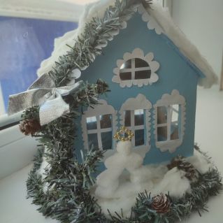 Заснеженный домик