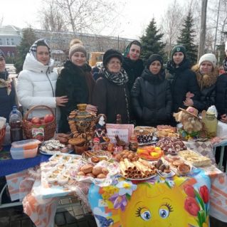 Коллектив учителей - празднование Масленицы