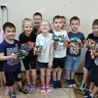 Наши первые управляемые  автомодели (работа с конструкторами СТАРТ БЛОК)