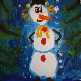 Снеговик в зимнем лесу