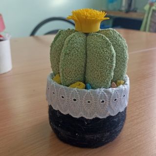 Комнатный цветок из ткани "Кактус"