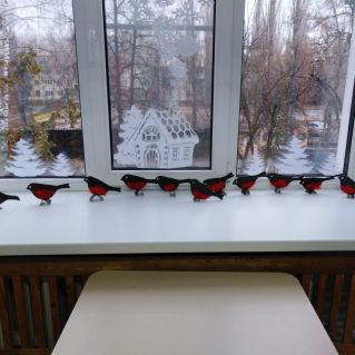 Красногрудые птицы- снегири