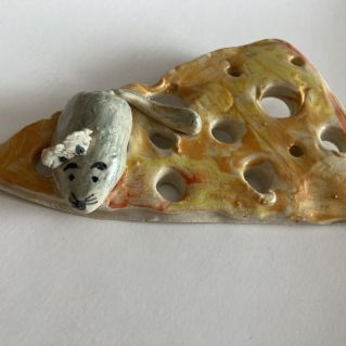 Поделка из глины "Мышкино лакомство"