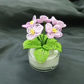 Фиалки из бисера