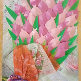 "Мамочку милую очень люблю, этот букетик я ей подарю"