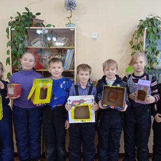 Покормите птиц зимой