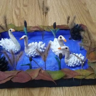 Лебеди на пруду