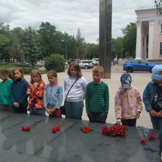 "Никто не забыт,ничто не забыто"