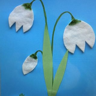 Весна, первые цветы