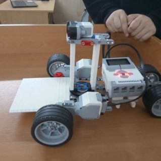 Робот доставщик