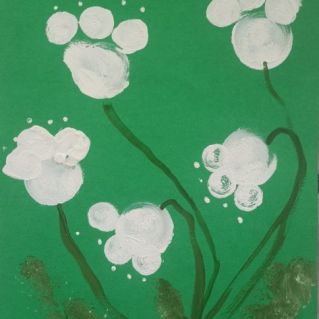 В озябший мир спешит весна