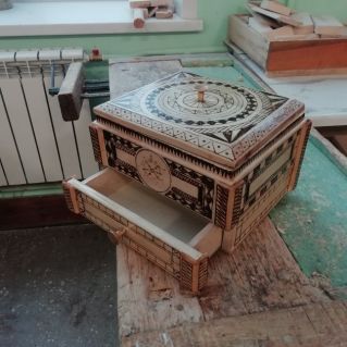 Шкатулка с двойным дном