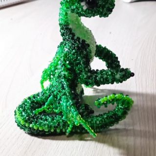 Динозавр из бисера