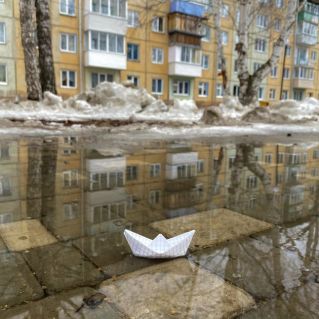 Белый кораблик