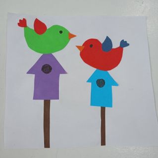 Птички занимают свободные скворечники