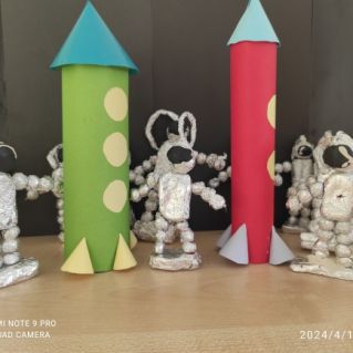 Космонавты