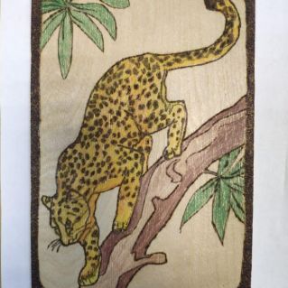 "Пятнистая грация" (выжигание и роспись по дереву)