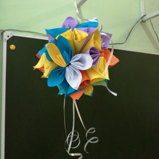 КОЛЛЕКТИВНАЯ РАБОТА "ЦВЕТОЧНЫЙ ШАР" (модульное оригами)