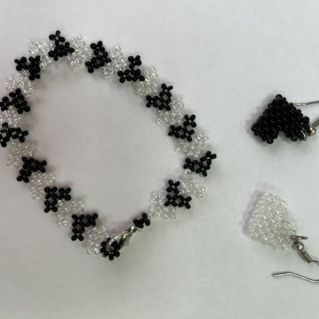 Украшение из бисера