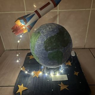 «К далёким планетам летим на ракете…»