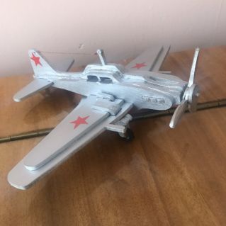 "Самолет ИЛ-2 (летающая крепость)" Оружие победы.