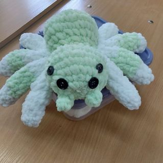 Игрушка из плюшевой пряжи