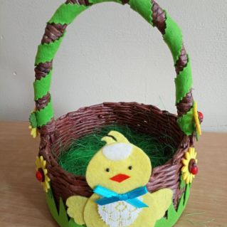 Декоративная корзина из бумажной лозы с аппликацией фетром «Весеннее настроение»