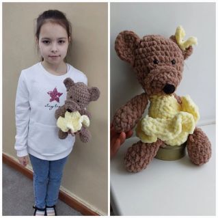 Подарок подруге. Медвежонок из плюшевой пряжи