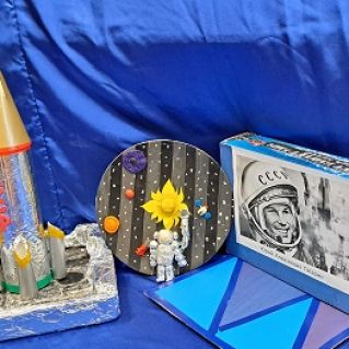 Композиция "Советский космонавт Юрий Гагарин"