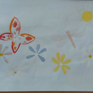 Яркая полянка