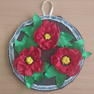 Панно "Маки" (работа с шёлковой тканью и свечой)