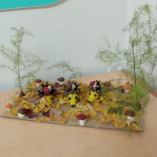 Ёжики готовятся к зиме