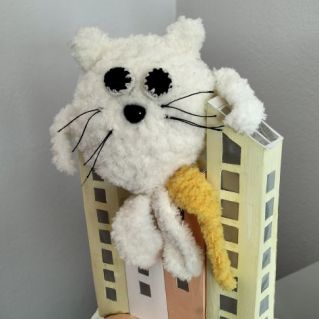 Городской котик на крыше