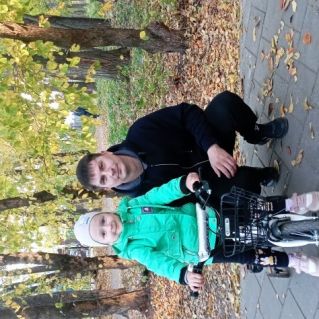 Прогулка с папой в осеннем парке