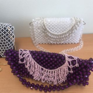 Сумочки и воротники из бусин и бисера