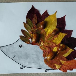 Ёжик в осеннем лесу